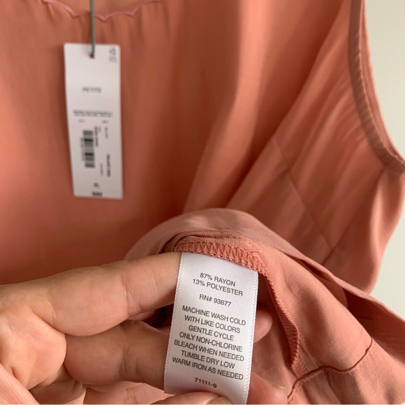 • NWT! [Liz Claiborne] Sleeveless Top • - Picture 9 of 11